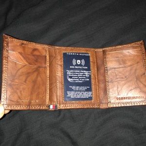 Tommy Hilfiger men’s wallet